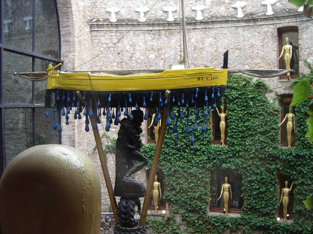 Figueras : Th�atre-Mus�e Dali.