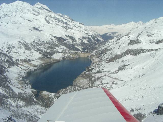 Lac de Tignes (lac du Chevril) (73).