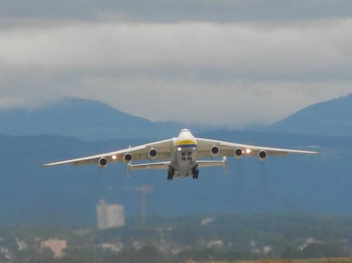 Antonov 225 