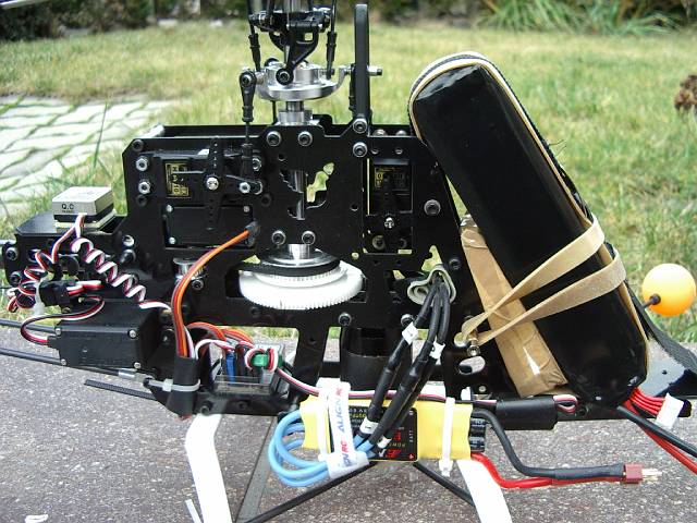 HDX500SAS. Batterie 4S 5000 mAh en arri�re.