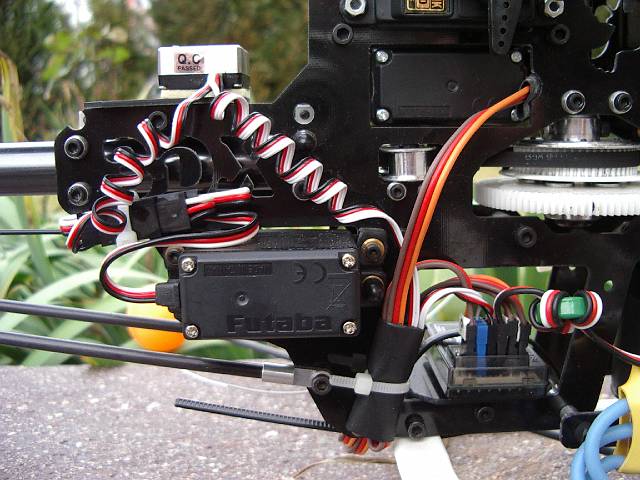HDX500SAS : servo Futaba 9254 � l'AC.