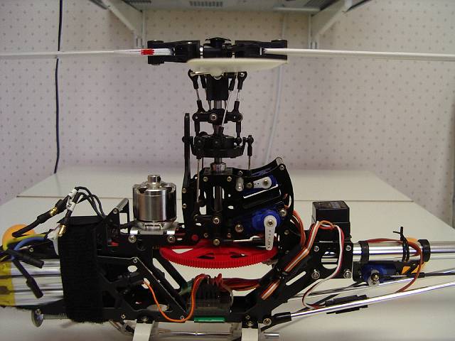 Servos � 90�. Palettes horizontales. Pas nul et mixing arm horizontal
